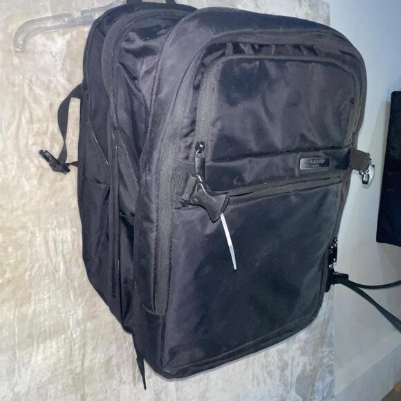 Duchamp London Getaway Expandable Backpack USB Black Travel Book Bag 19x14 *FLAW - Picture 4 of 11